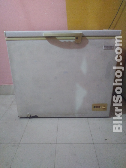 Esquire 200 Litre Deep Fridge